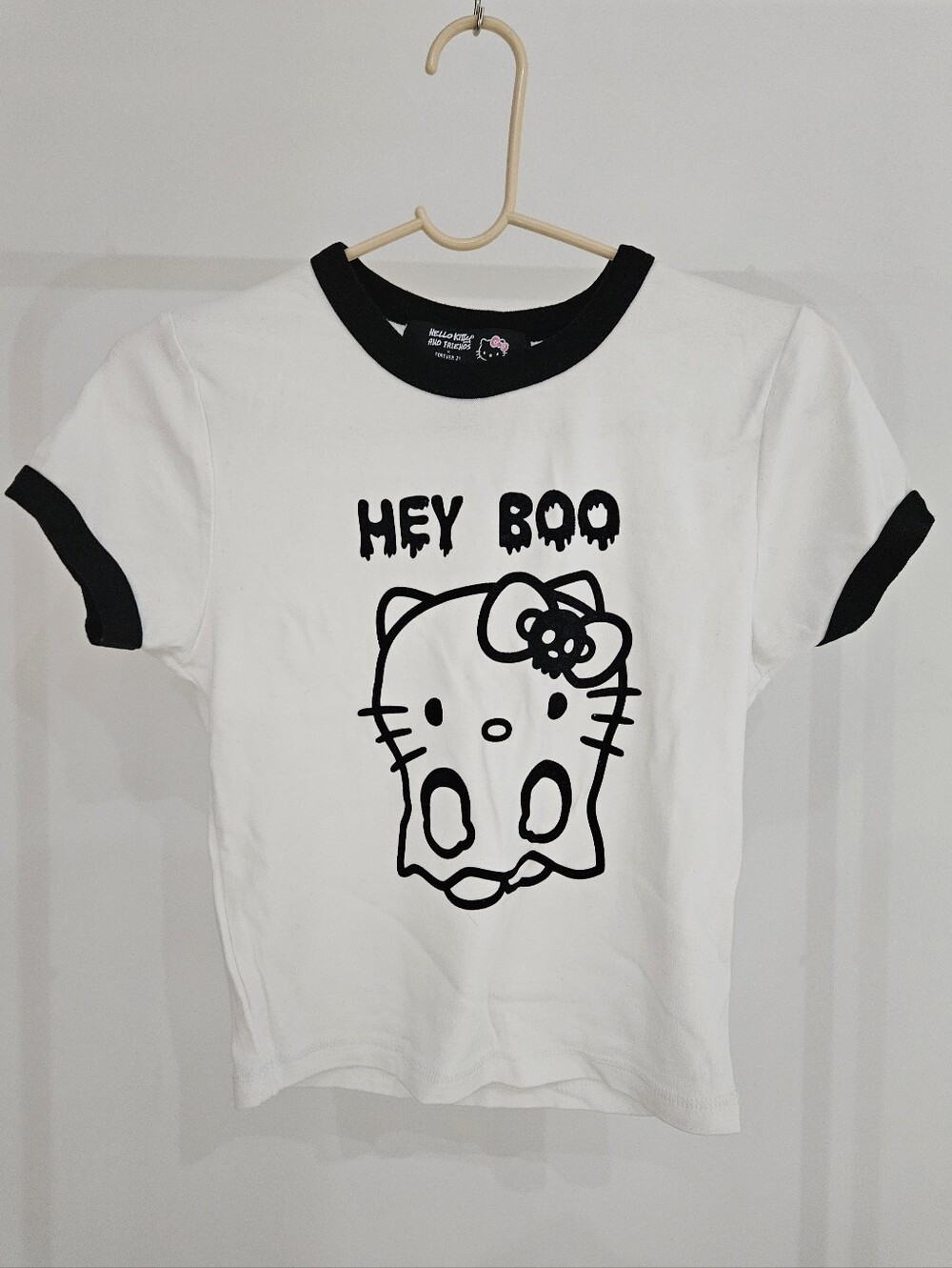Forever 21 x Hello Kitty Halloween Ringer Tee Size L